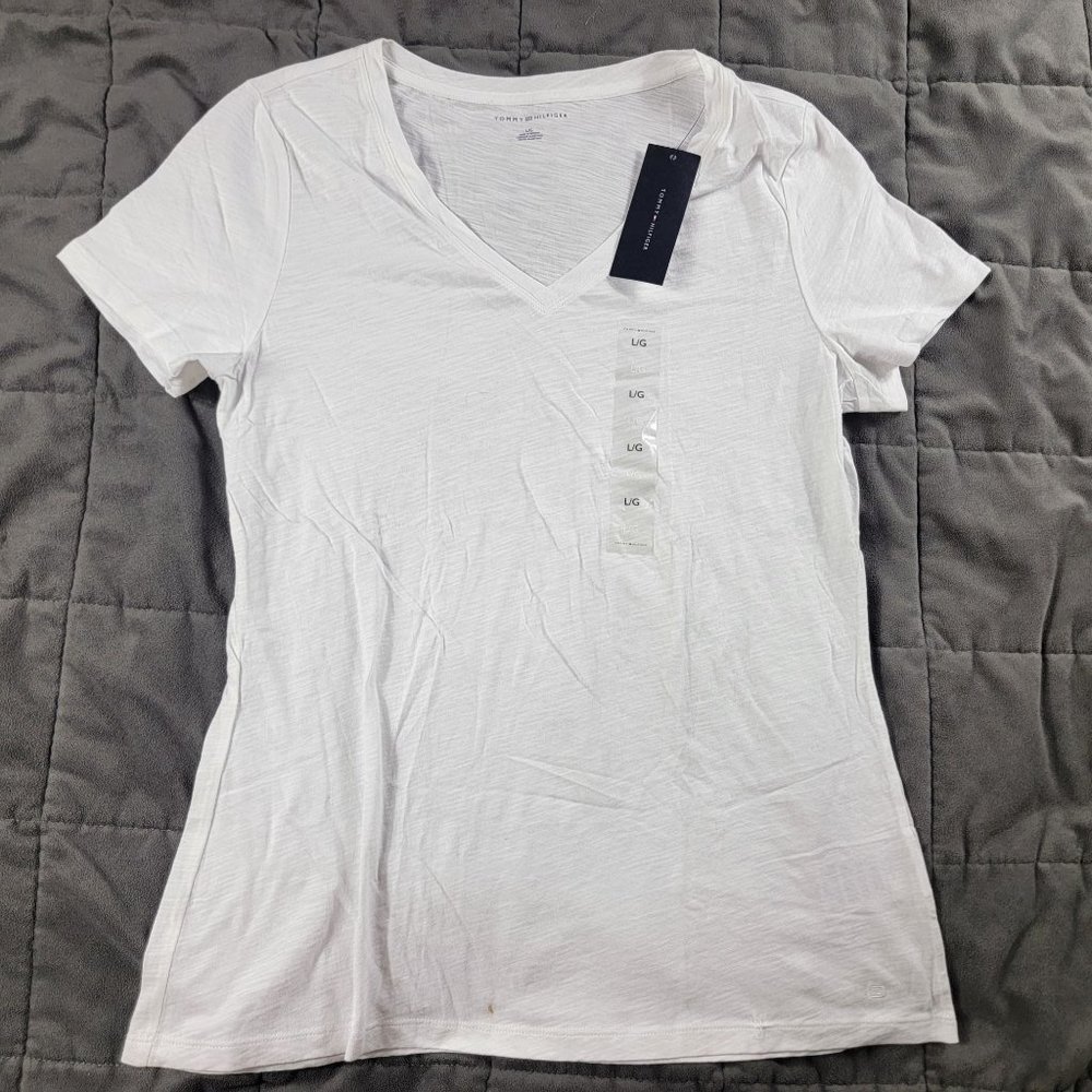 Tommy Hilfiger Womens Large White Short Sleeve V Neck Tee Shirt Casual Outdoors